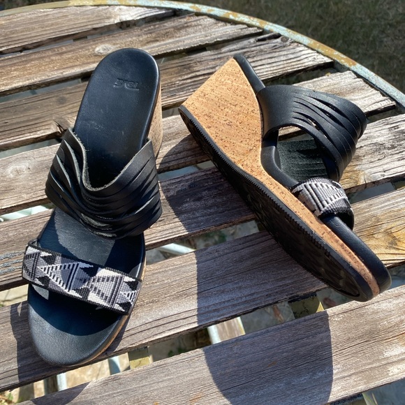 TEVA Aztec Cork Wedges Slip On Size 8.5 - Picture 3 of 5